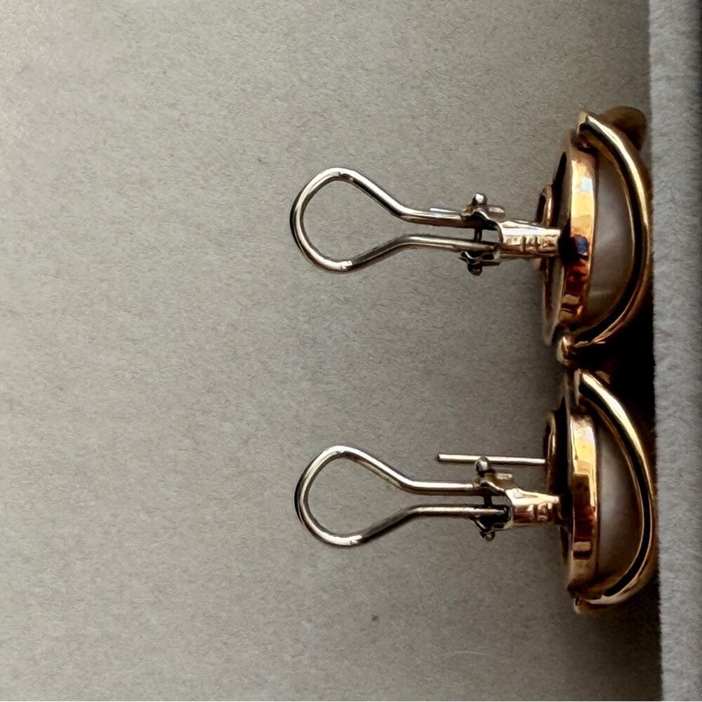 Vintage 14k gold Mabe Pearl Earrings lever Back Vintage (circa 1960s–1980s) - Picture 12 of 12